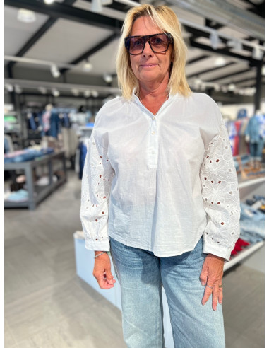 Divatex 06CC17 Blus brodyrärm - i två färger