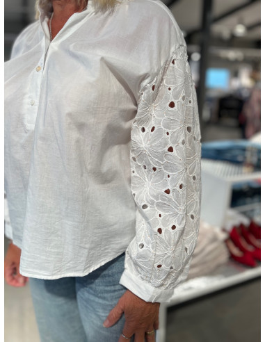 Divatex 06CC17 Blus brodyrärm - i två färger